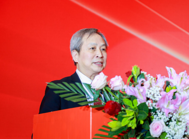 张嘉极政协副主席.jpg